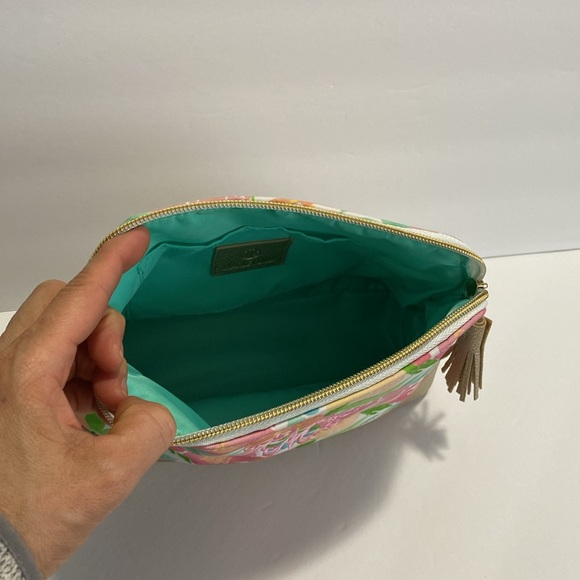 Cosmetics case - Picture 8 of 13